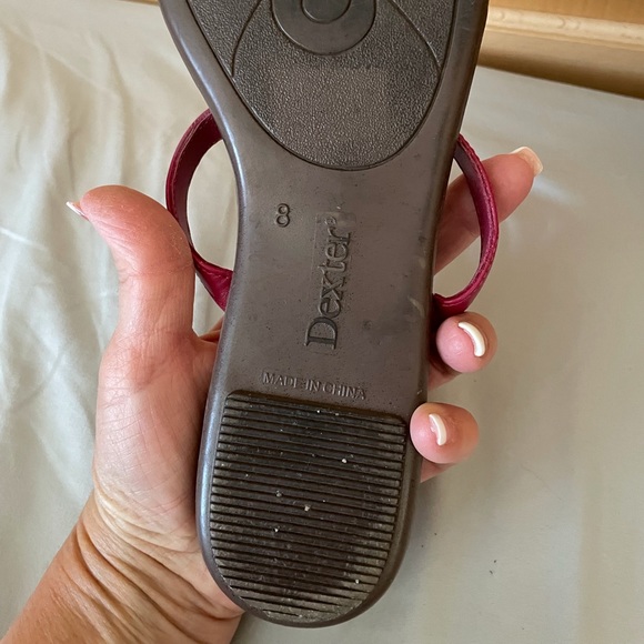 Dexter Flower Thong Sandals | Size 8 - Picture 3 of 3